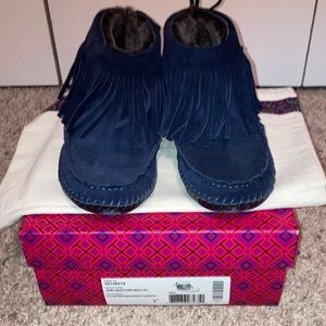 Size 7. Tory Burch Navy moccasin boot with fringe detail. Suede.